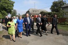 A képen balról: Magyar Vita, igazgatónő; Hanna Szopkova, megyei oktatásügyi osztályvezető; Pavlo Hobzej oktatási miniszterhelyettes; Balog Zoltán, emmi; Orosz Ildikó, a II. Rákóczi Ferenc Főiskola rektorasszonya, a KMPSZ elnöke; Tóth Jenő, intézményvezető