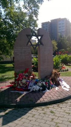 Holokauszt-emlékmű az egykori zsinagóga helyén