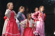 Mezőföldi táncok a Kincső táncegyüttes előadásában (Kisgejőc)
