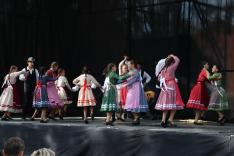 Mezőföldi táncok a Kincső táncegyüttes előadásában (Kisgejőc)