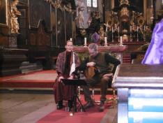 A moldvai csángó hagyományban fennmaradt archaikus magyar szentes énekek csendültek fel