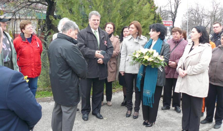 Nagykövet úr beszéde a Petőfi Sándor utcában