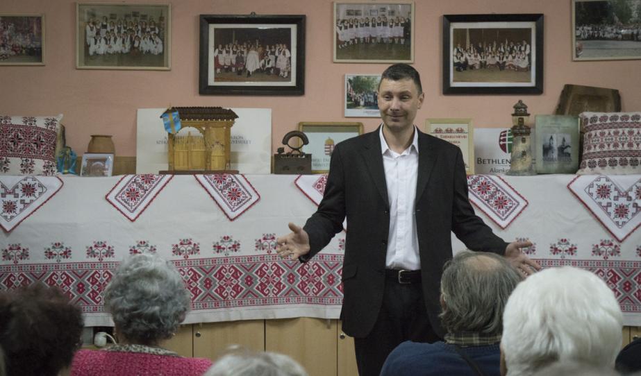 Hajvert Ákos Radnóti-díjas versmondó