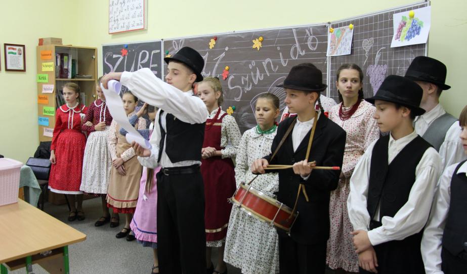 A Csüllő szüreti mulatságba hívja az iskola tanulóit