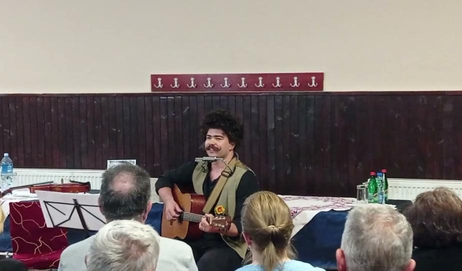 Anyám balladát táncol – Verséneklő koncert Hertelendyfalván