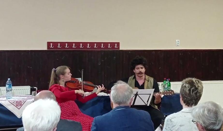 Anyám balladát táncol – Verséneklő koncert Hertelendyfalván