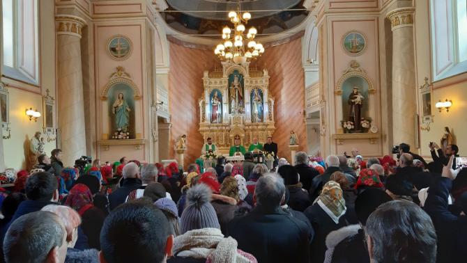 Az első bákói magyar mise a Szent Miklós-plébániatemplomban (Bejan Gabriela fotója)