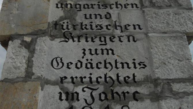 A debristei emlékmű