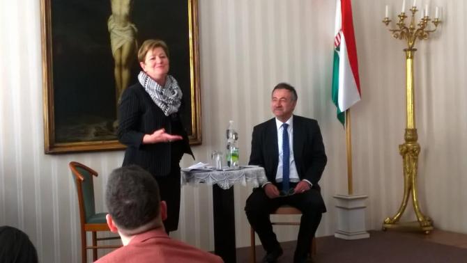 Dr. Szili Katalin miniszterelnöki megbízott és Kalmár Ferenc miniszteri biztos 2016. április 30-án Bécsben