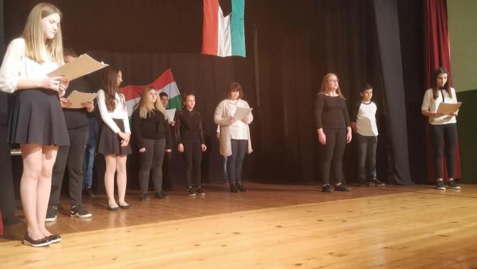 A Szervó Mihály Általános Iskola diákjai a színpadon