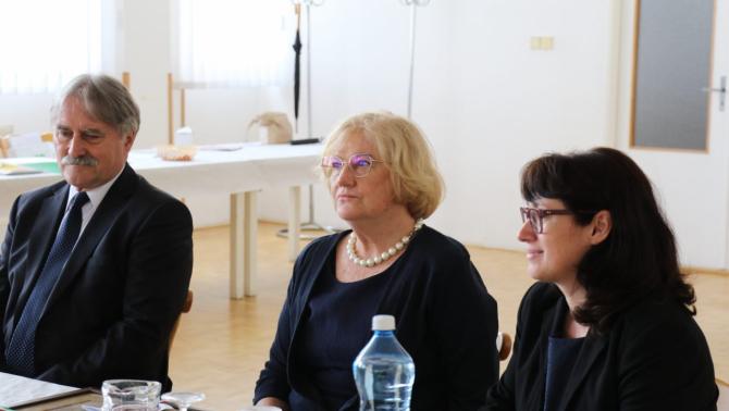 Szili Katalin miniszterelnöki főtanácsadó, Bárdos Gyula, Csemadok elnök és Valacsai Edit polgármester társaságában