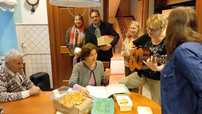Zenés fogadtatásra érkeznek a vendégek