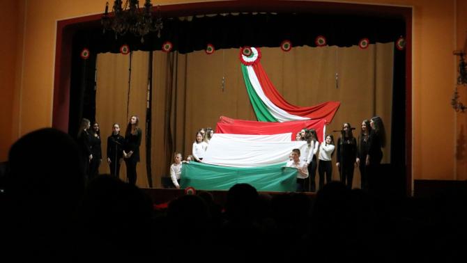 Felsőszeli Alapiskola diákjainak március 15-i ünnepsége
