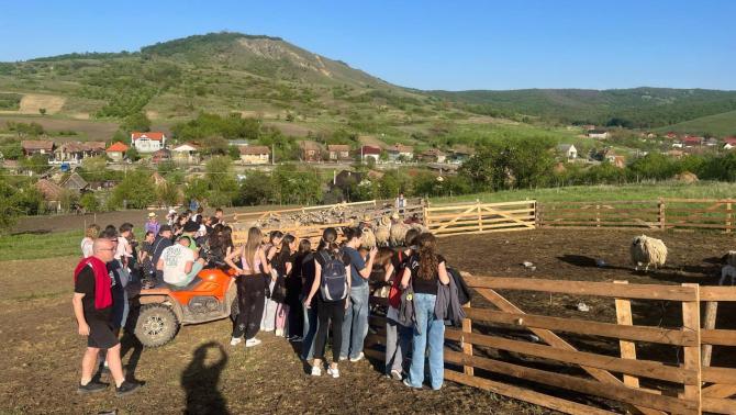 A somorjai Csali ifi táncegyüttes Visában