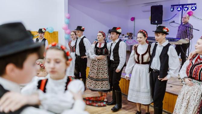 farsang Visában - visai leányok és legények