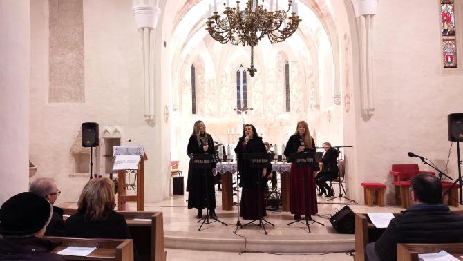 Az Opera Trio adventi koncertje a Szent Miklós-templomban
