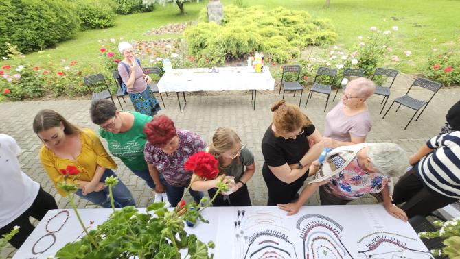 Az első rácsodálkozások pillanatai a kiállított munkákra