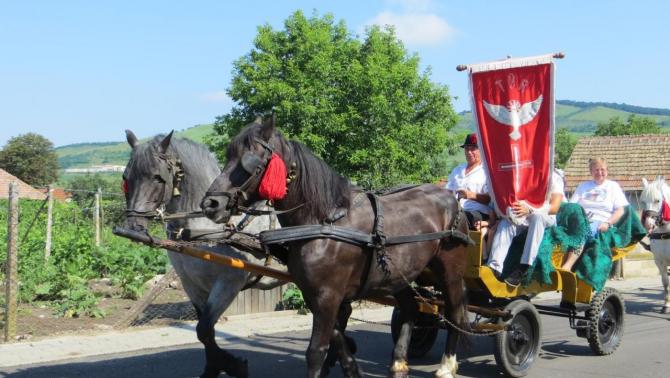 Szekeres felvonulás türi lobogóval