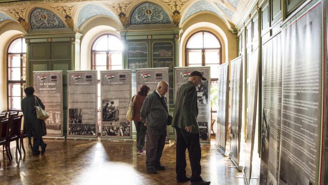 Kiállítás az 1956-os magyarországi eseményekről az Eperjesi Evangélikus Kollégium dísztermében