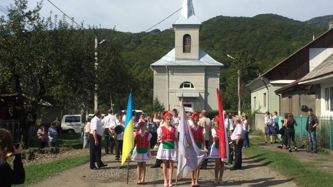 A Felső-Tisza vidéki települések csoportjai felsorakoztak a körmenetre