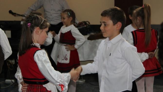 Néptánc lupényi módra Néptánc lupényi módra