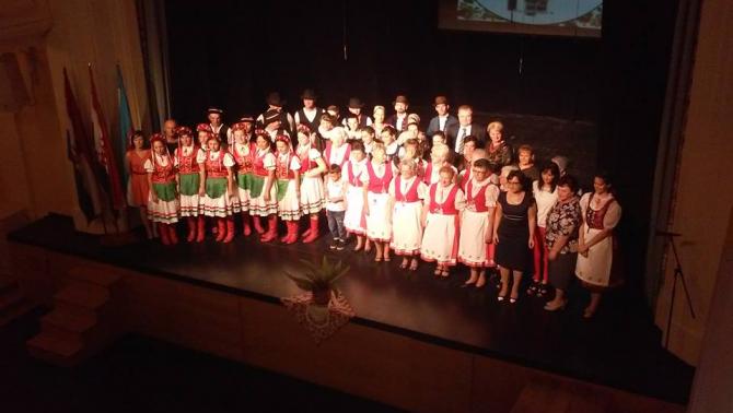 A magyar est résztvevői magyar est