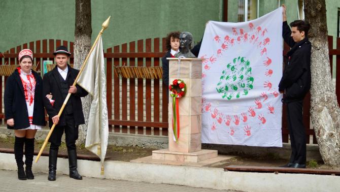 A Leőwey Klára Elméleti Líceum kokárdája
