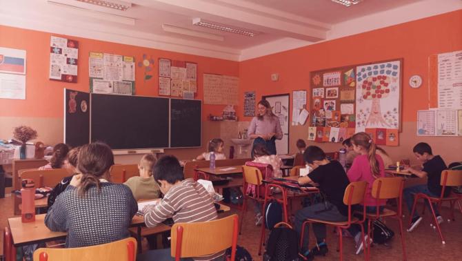 A gyerekek alkotás közben