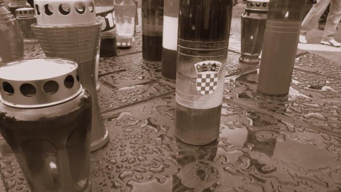 Égjenek a gyertyák a meghalt, elveszett és a túlélő hősökért, azokért, akik megtapasztalták a borzalmakat megemlékezés